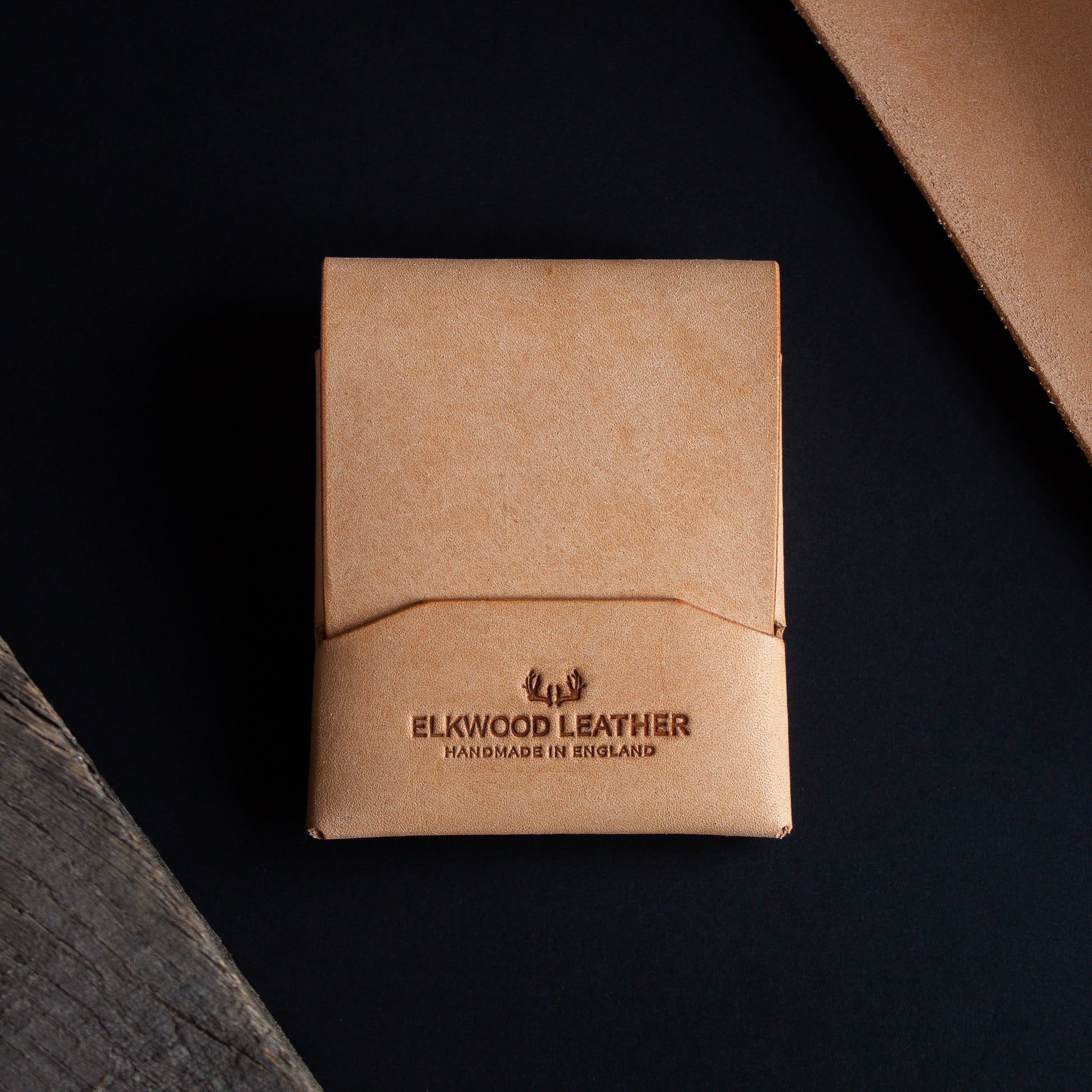 Everyday carry stitches wallet in natural vegetable tanned leather - closed flap