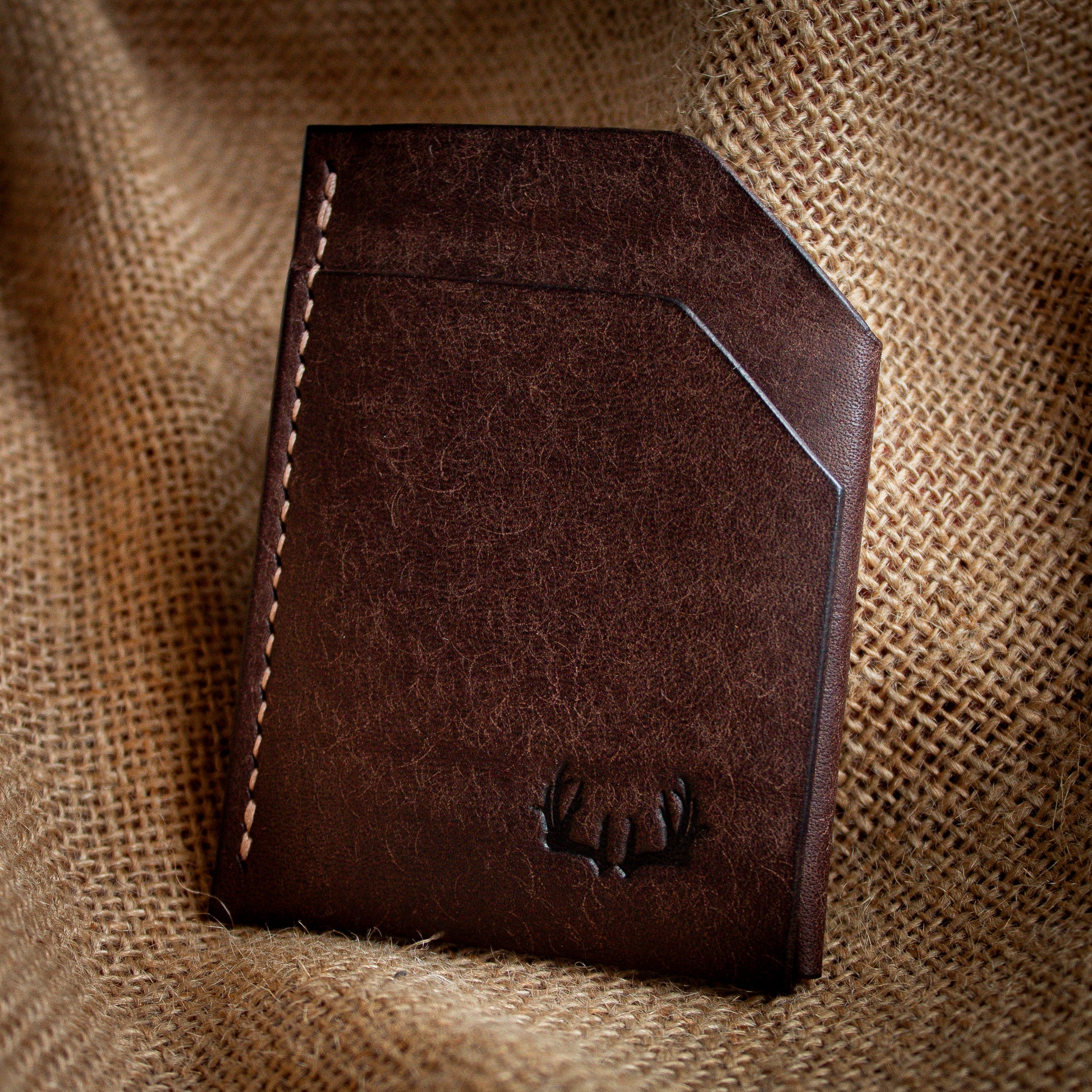 PDF TEMPLATE - Folded handmade leather edc wallet with contrasting stitching made from Pueblo leather by Badalassi - Castagno