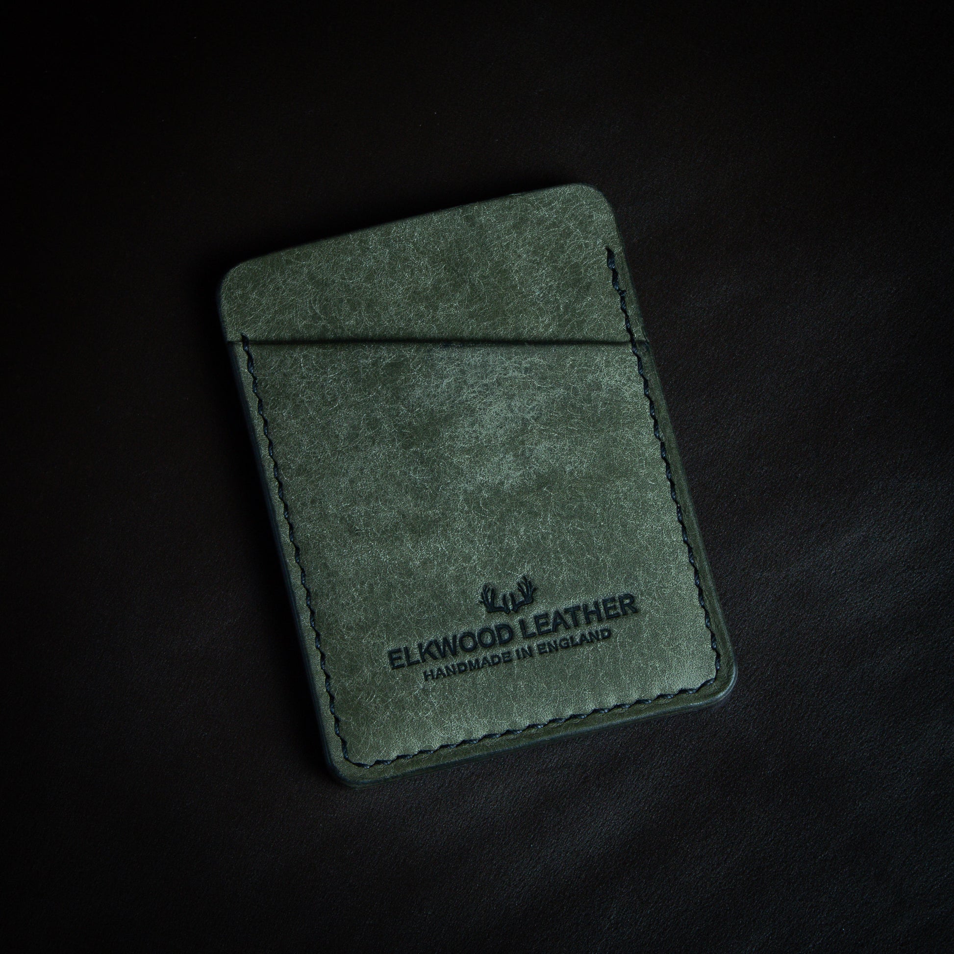 Minimalist cardholder with credit card in slot - Grigio Pueblo leather front side